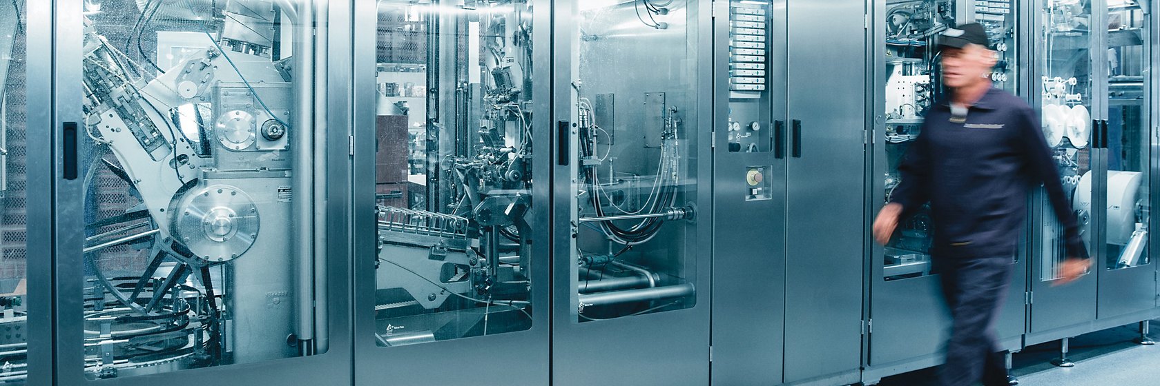 Service engineer and filling machine