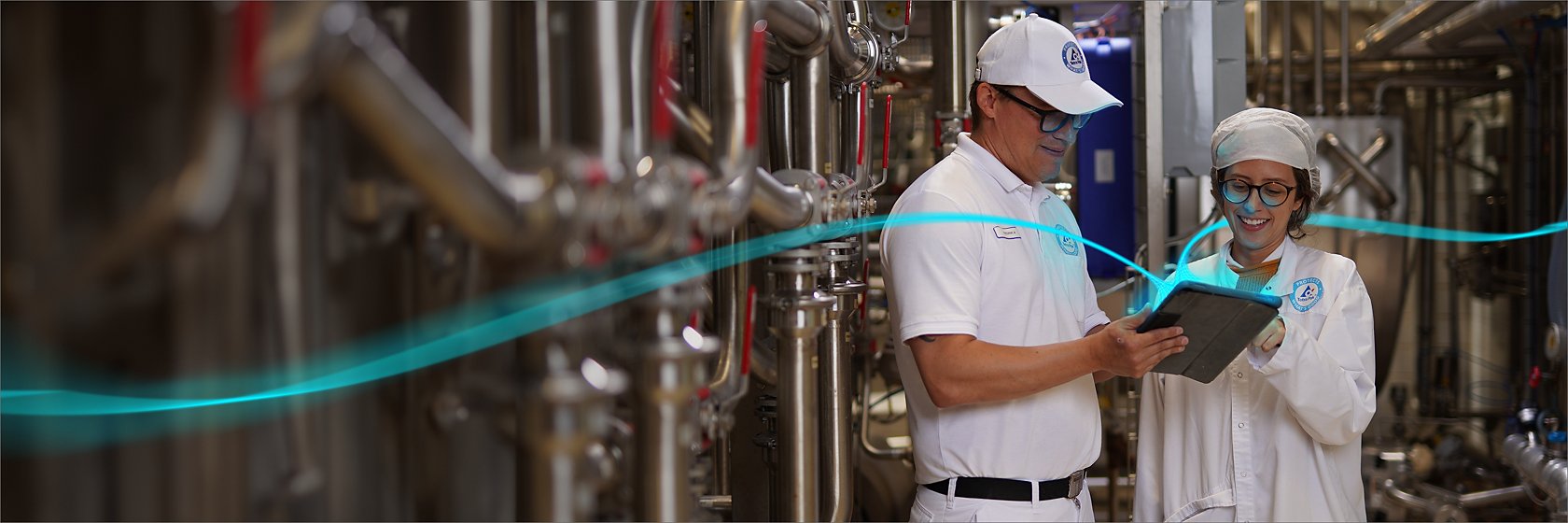 Experto en alimentos y cliente de Tetra Pak en planta de pruebas piloto en PDC